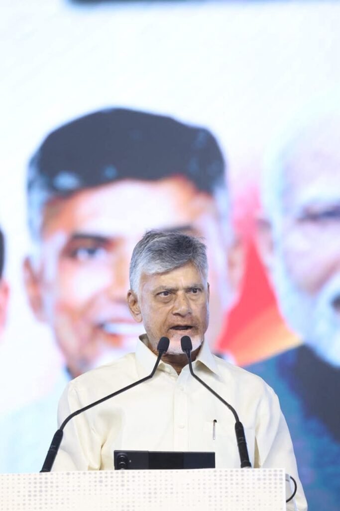 సింగపూర్ పర్యటనకు బయల్దేరిన ముఖ్యమంత్రి చంద్రబాబు నాయుడు